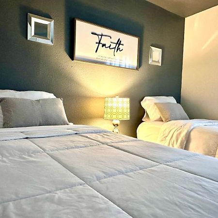 Traveler Stay Plus Eagle Pass Buitenkant foto