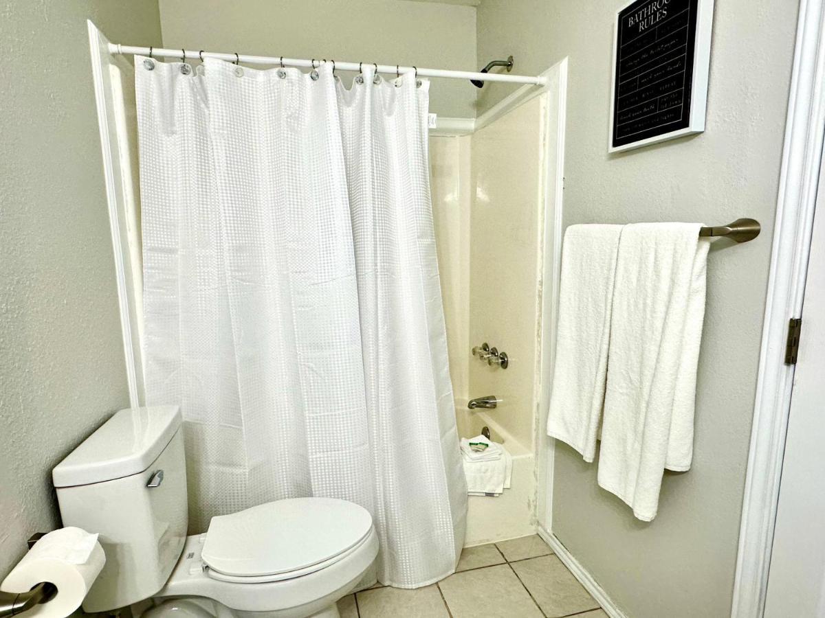 Traveler Stay Plus Eagle Pass Buitenkant foto